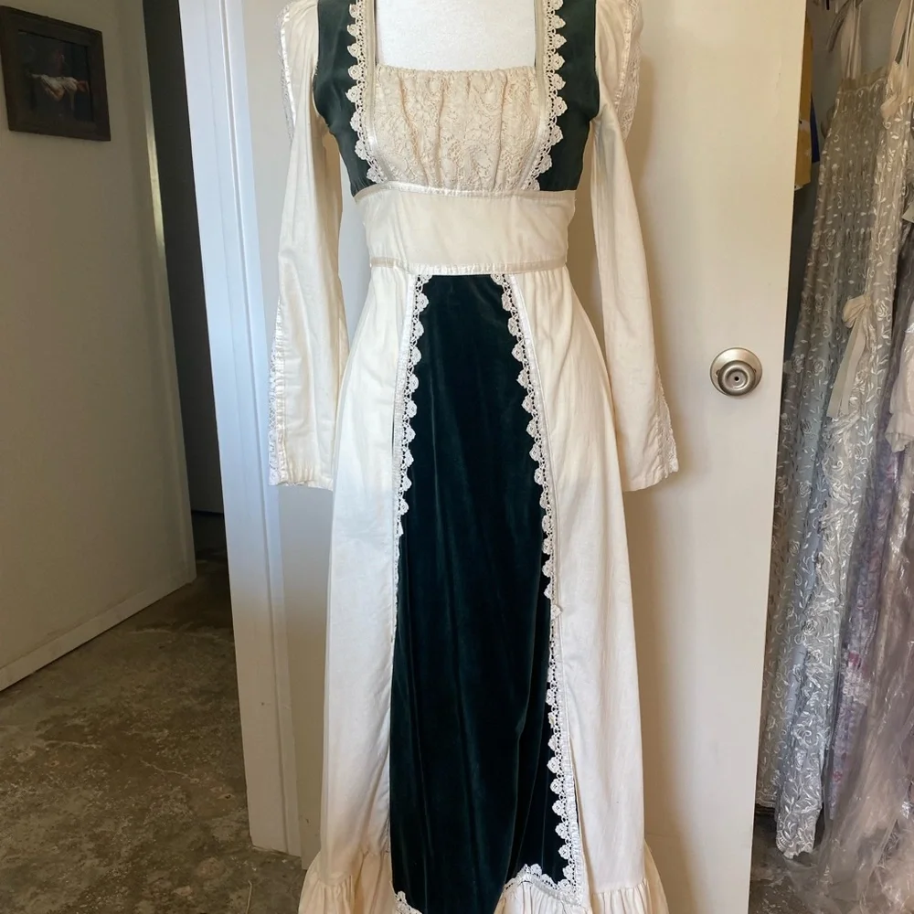 Genuine 70’s gunne sax prarie renaissance dress, size small - Picture 1 of 9